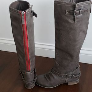 Breckelle's tall zip up boots